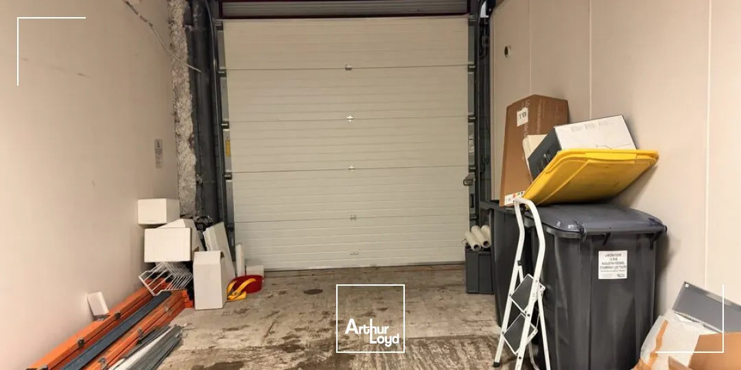 CHAMBRAY-LES-TOURS LES AUBUIS JEAN PERRIN LOCAL COMMERCIAL A LOUER 302 M²