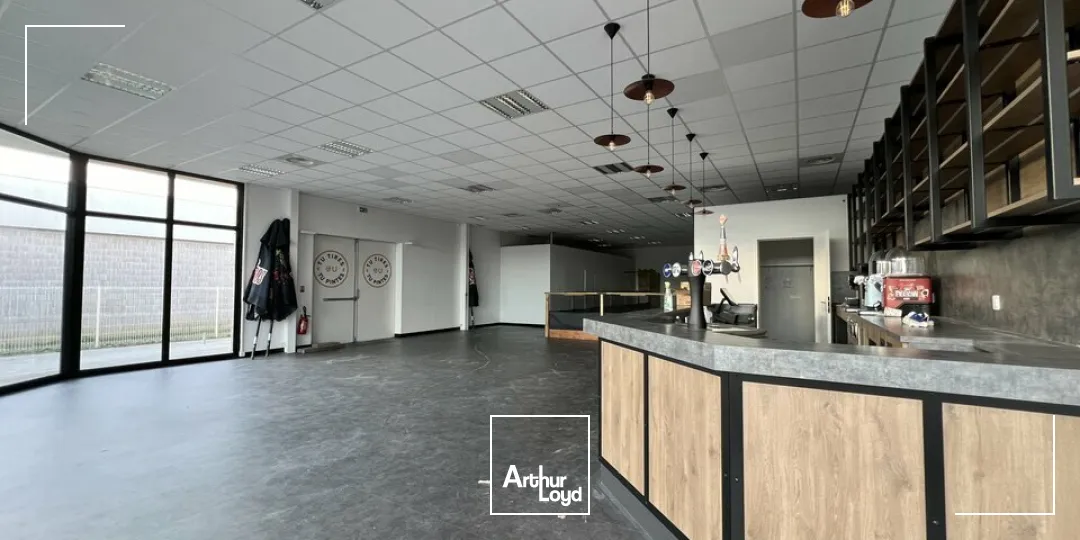 TOURS NORD ZONE COMMERCIALE DE L HORLOGE COMMERCE A LOUER 236 M² TERRASSE ET PARKINGS
