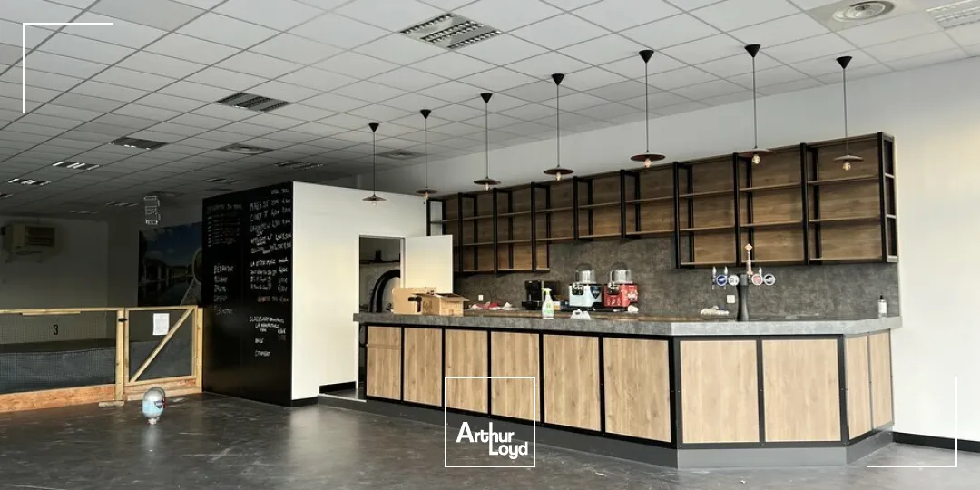 TOURS NORD ZONE COMMERCIALE DE L HORLOGE COMMERCE A LOUER 236 M² TERRASSE ET PARKINGS