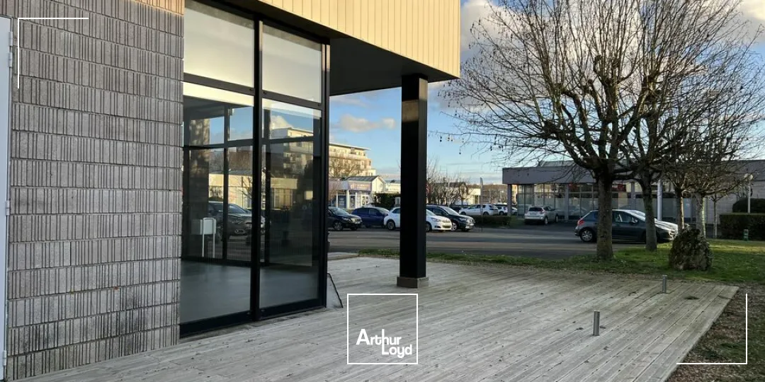 TOURS NORD ZONE COMMERCIALE DE L HORLOGE COMMERCE A LOUER 236 M² TERRASSE ET PARKINGS