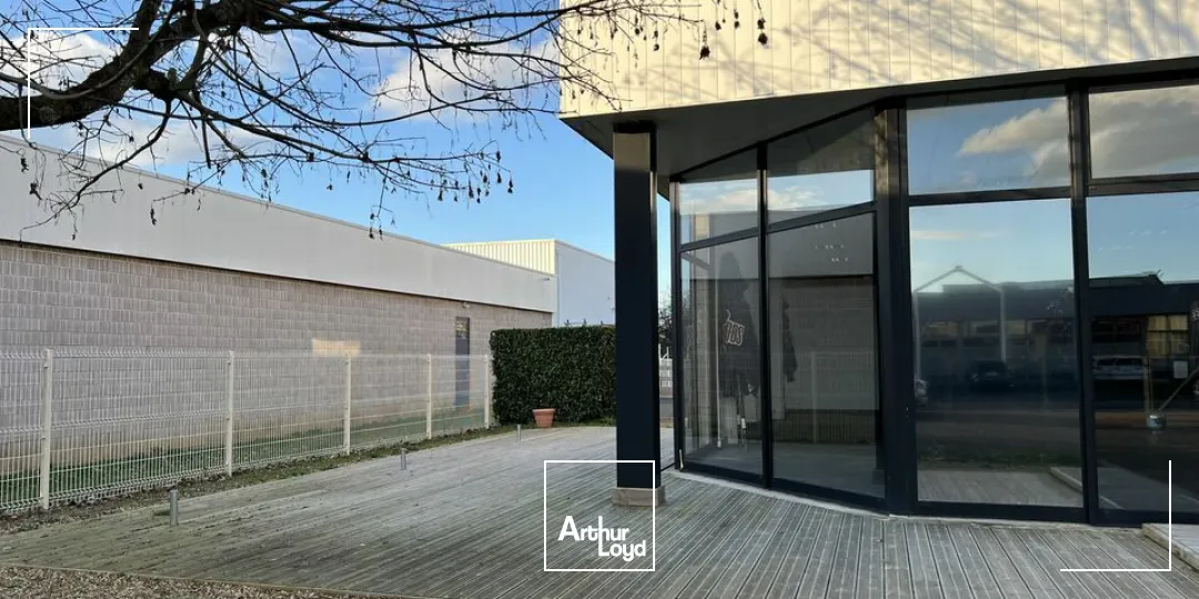 TOURS NORD ZONE COMMERCIALE DE L HORLOGE COMMERCE A LOUER 236 M² TERRASSE ET PARKINGS