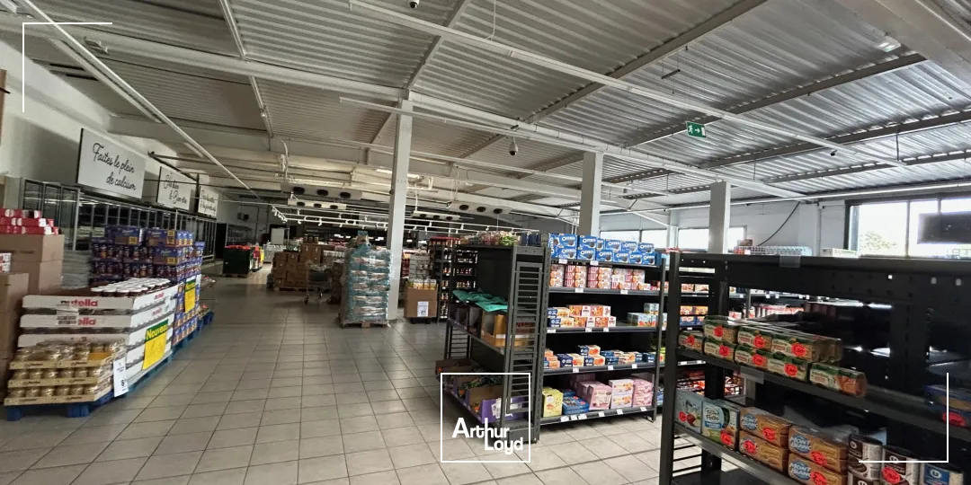 LOCAUX COMMERCIAUX - A VENDRE - 1504 M2 - SAINT-QUENTIN
