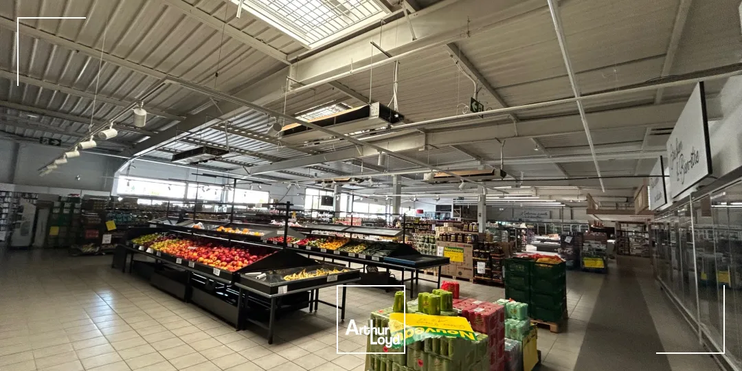 LOCAUX COMMERCIAUX - A VENDRE - 1504 M2 - SAINT-QUENTIN