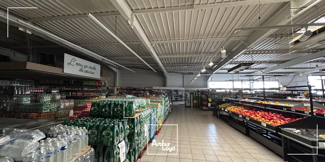 LOCAUX COMMERCIAUX - A VENDRE - 1504 M2 - SAINT-QUENTIN