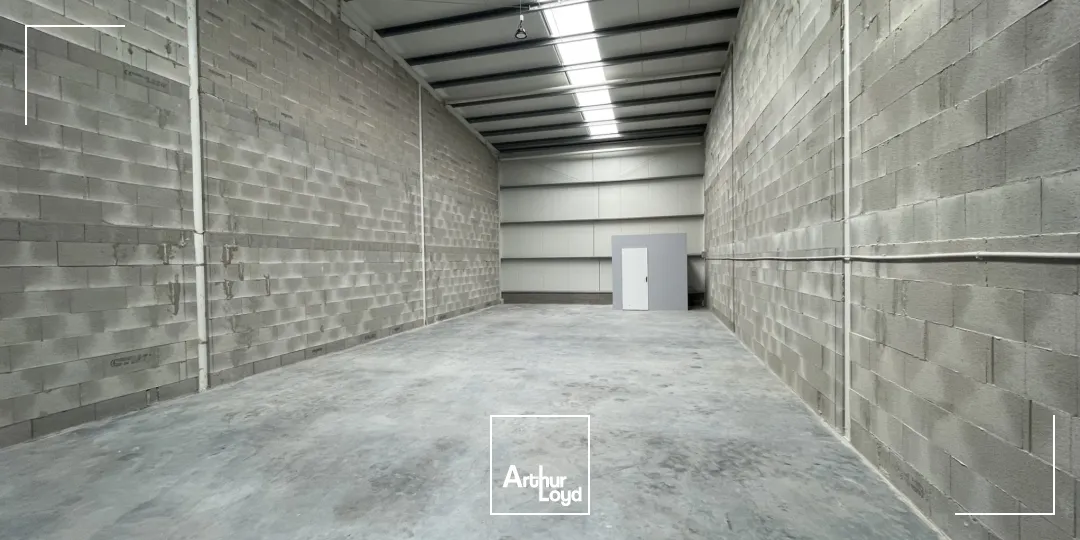 A LOUER - Local de stockage 