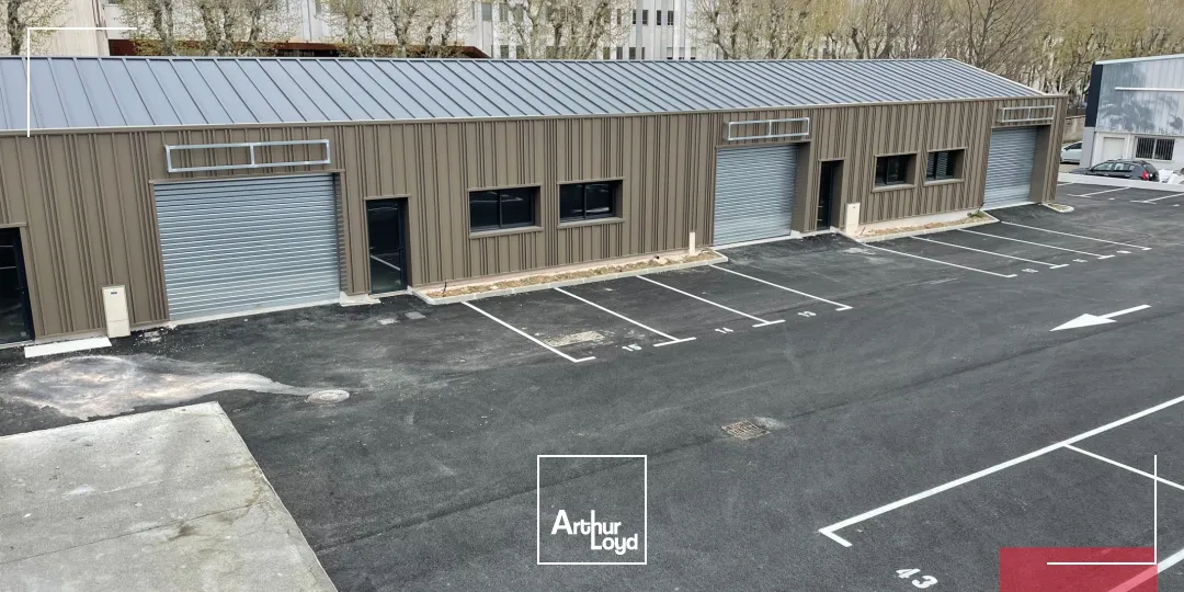 LOCAUX D'ACTIVITES A LOUER - PLUSIEURS LOTS DISPONIBLES AVEC QUELQUES SURFACES DE BUREAUX