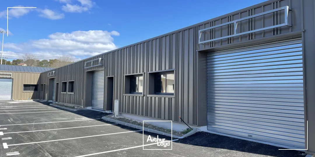 LOCAUX D'ACTIVITES A LOUER - PLUSIEURS LOTS DISPONIBLES AVEC QUELQUES SURFACES DE BUREAUX