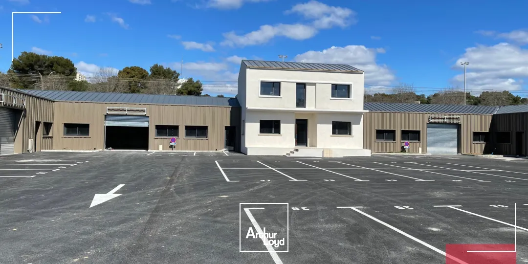 LOCAUX D'ACTIVITES A LOUER - PLUSIEURS LOTS DISPONIBLES AVEC QUELQUES SURFACES DE BUREAUX