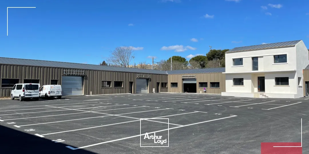 LOCAUX D'ACTIVITES A LOUER - PLUSIEURS LOTS DISPONIBLES AVEC QUELQUES SURFACES DE BUREAUX