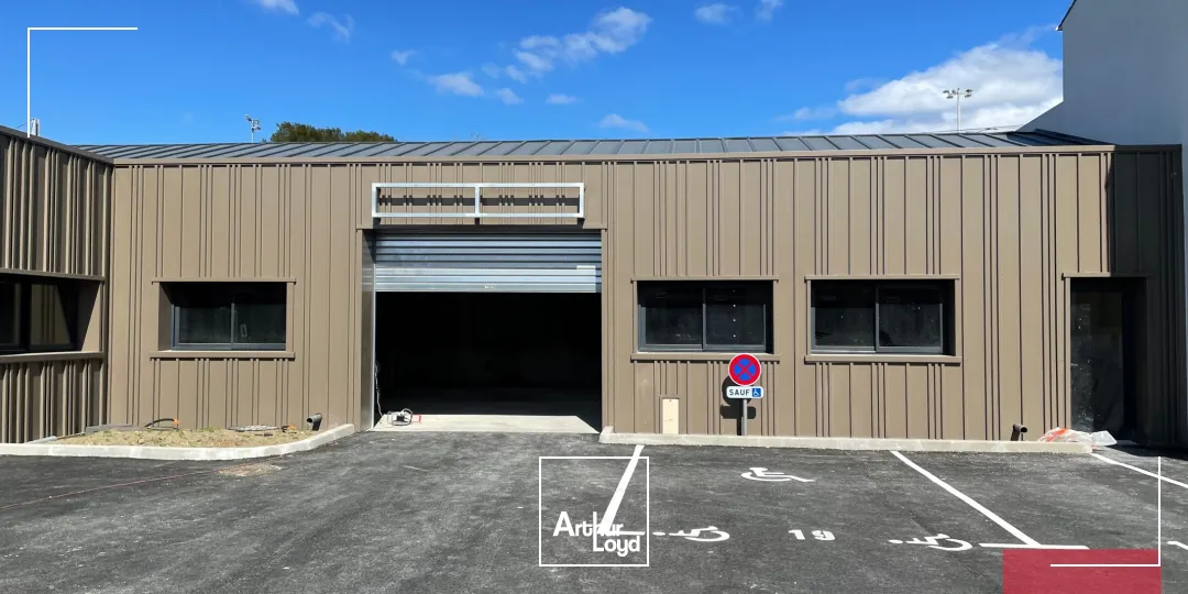 LOCAUX D'ACTIVITES A LOUER - PLUSIEURS LOTS DISPONIBLES AVEC QUELQUES SURFACES DE BUREAUX