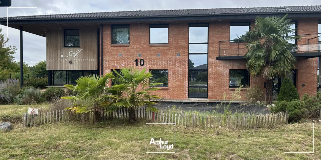 Bureaux modernes à louer - 450 m² avec parkings et terrasse privative au coeur du Parc Scientifique de la Haute Borne