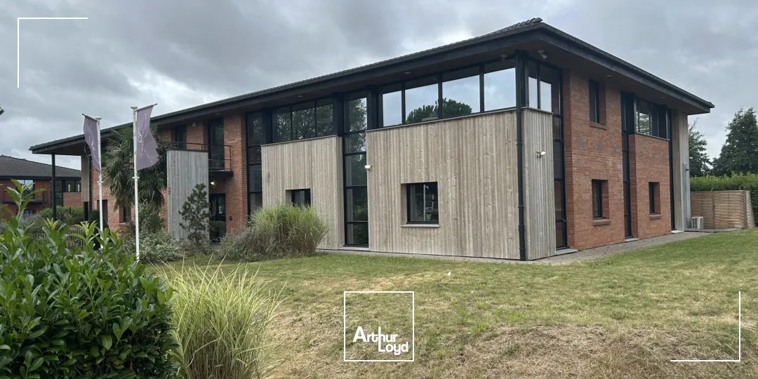 Bureaux modernes à louer - 450 m² avec parkings et terrasse privative au coeur du Parc Scientifique de la Haute Borne