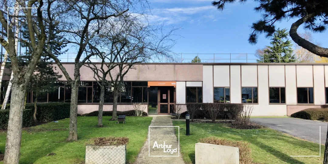 LOTS ACTIVITES A 10 MN DU RER