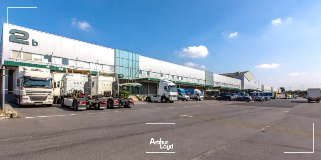 Entrepôt industriel grand volume mis en location - 9,50 m de hauteur, 14 quais, secteur Paris Nord 