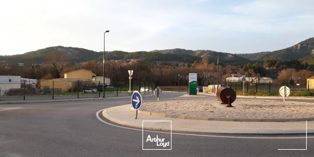 Terrain à louer en bail à construire - Très belle visibilité - ZA Le Pujol - Auriol