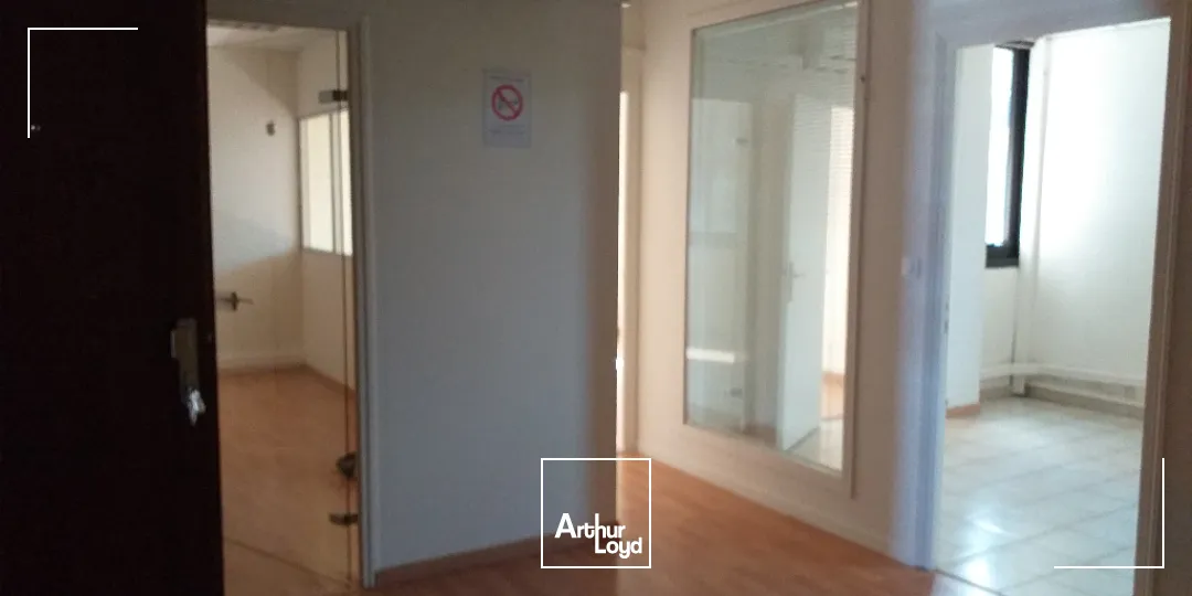 BUREAUX AGENCÉS LE LAMENTIN 67M2