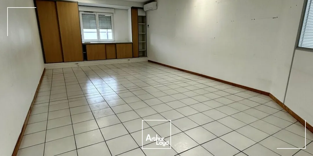 BUREAUX à VENDRE de 607.4 m²