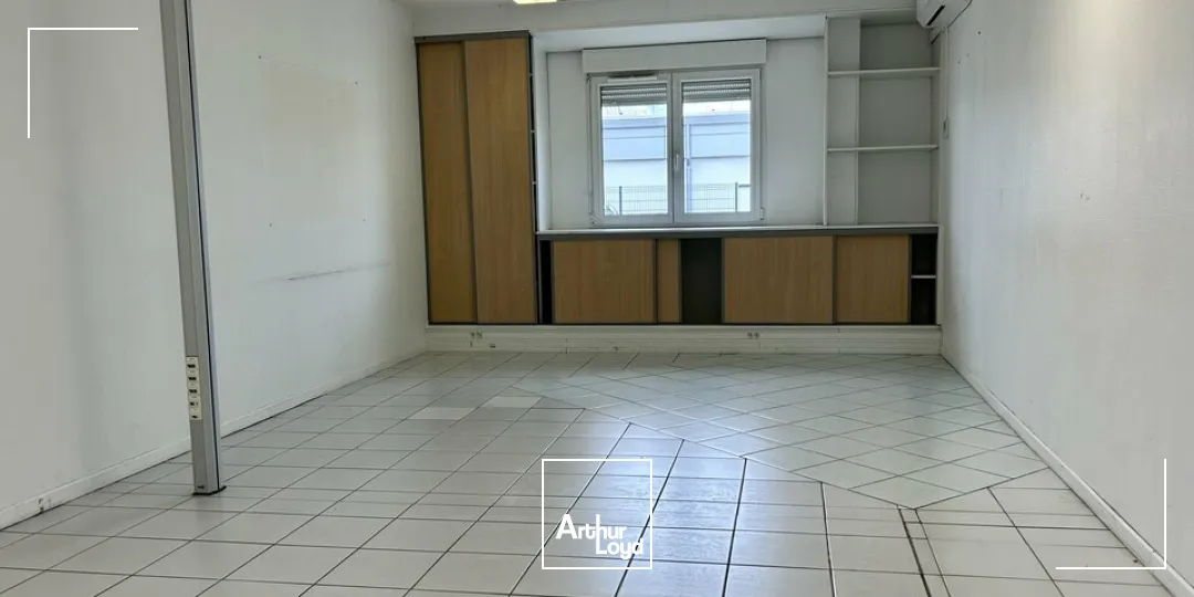 BUREAUX à VENDRE de 607.4 m²