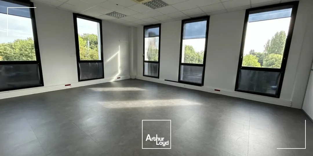 BUREAUX à LOUER de 326 m²