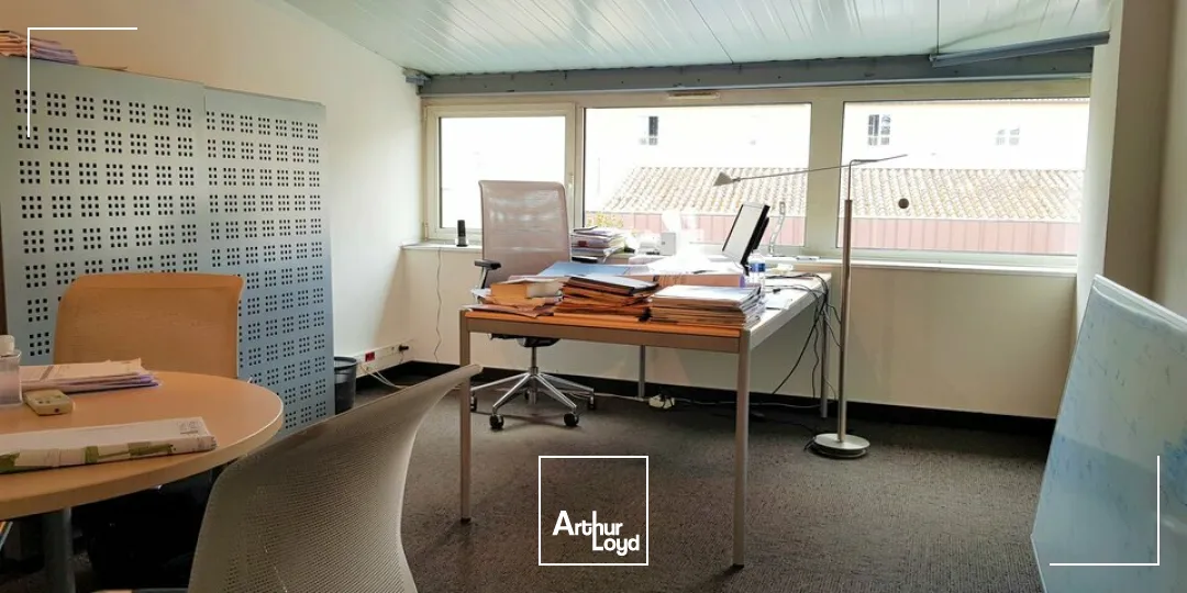 BUREAUX A LOUER POITIERS CENTRE VILLE 387M2 + 13 PLACES DE STATIONNEMENT