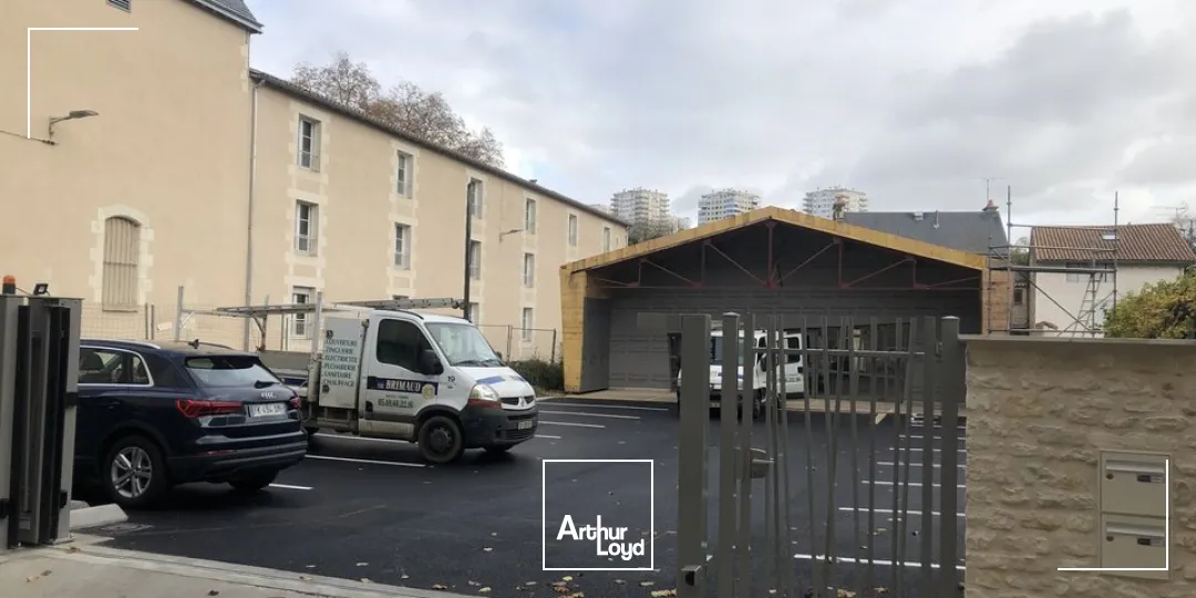 POITIERS A VENDRE CITE JUDICIAIRE 330m² LOCAL COMMERCIAL NEUF