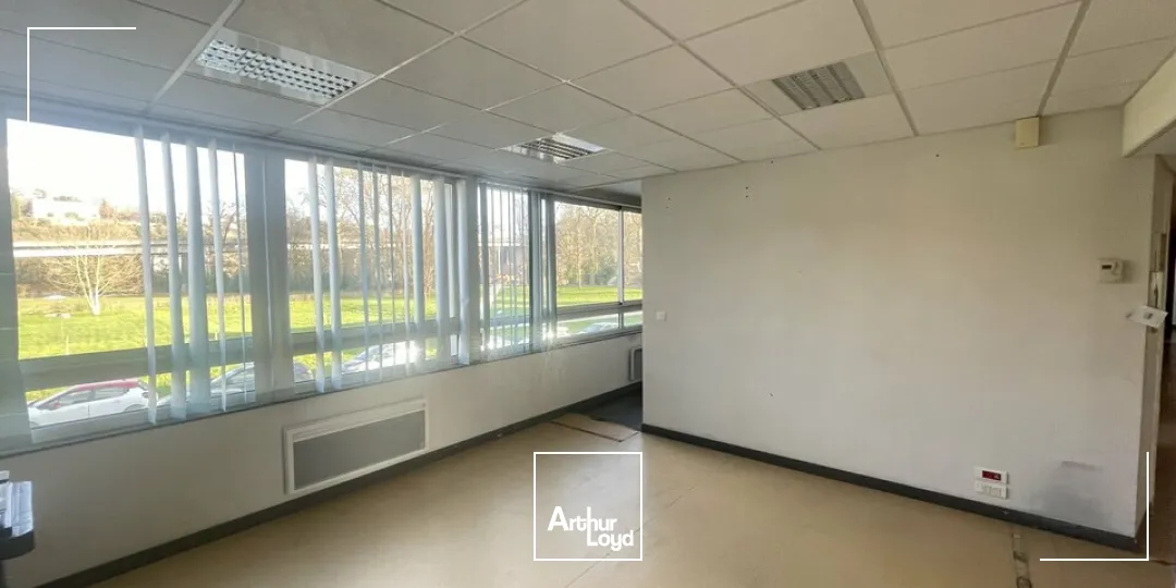 POITIERS CENTRE CITEE JUDICIAIRE - BUREAUX A VENDRE AVEC 7 PLACES DE STATIONNEMENT