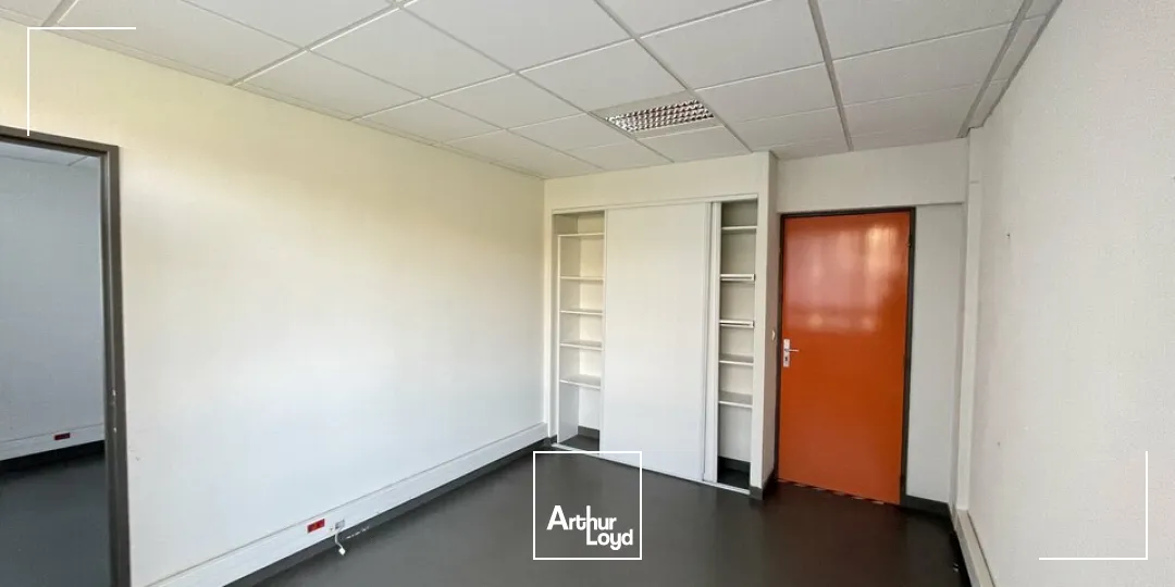 POITIERS CENTRE CITEE JUDICIAIRE - BUREAUX A VENDRE AVEC 7 PLACES DE STATIONNEMENT