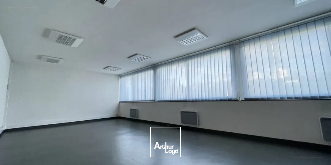 POITIERS CENTRE CITEE JUDICIAIRE - BUREAUX A VENDRE AVEC 7 PLACES DE STATIONNEMENT