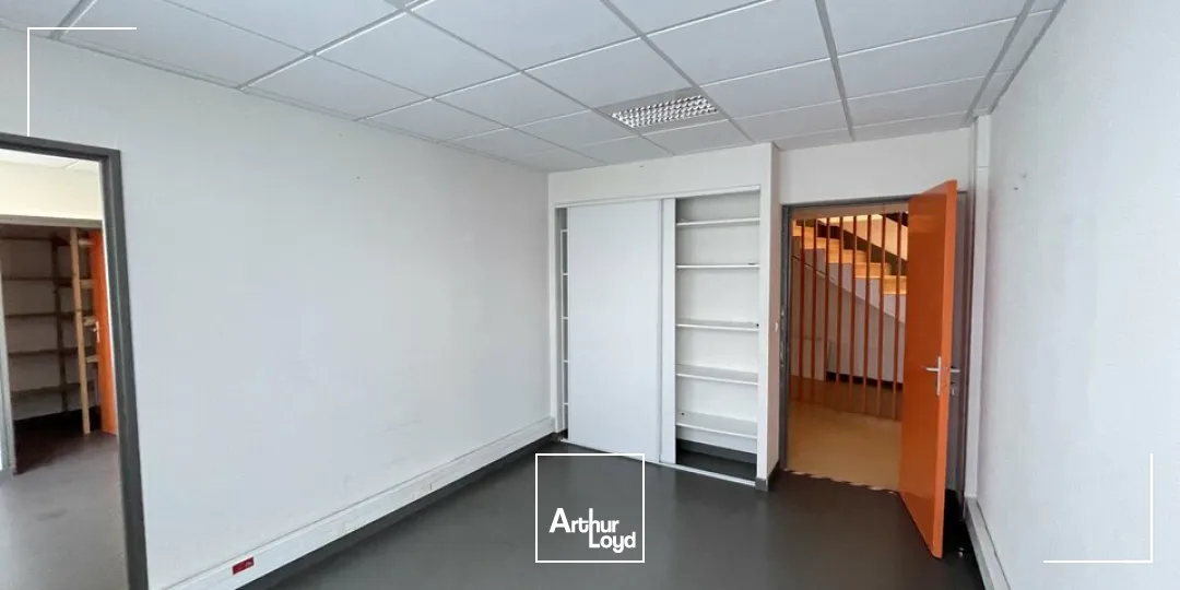 POITIERS CENTRE CITEE JUDICIAIRE - BUREAUX A VENDRE AVEC 7 PLACES DE STATIONNEMENT