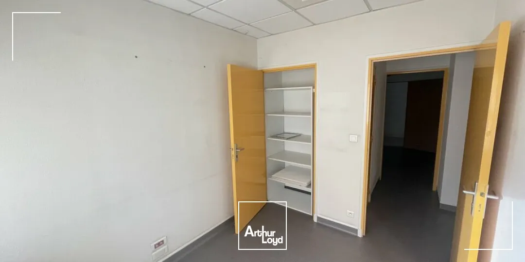 A VENDRE POITIERS CENTRE VILLE CITEE JUDICIAIRE - BUREAUX 115m² + STATIONNEMENT