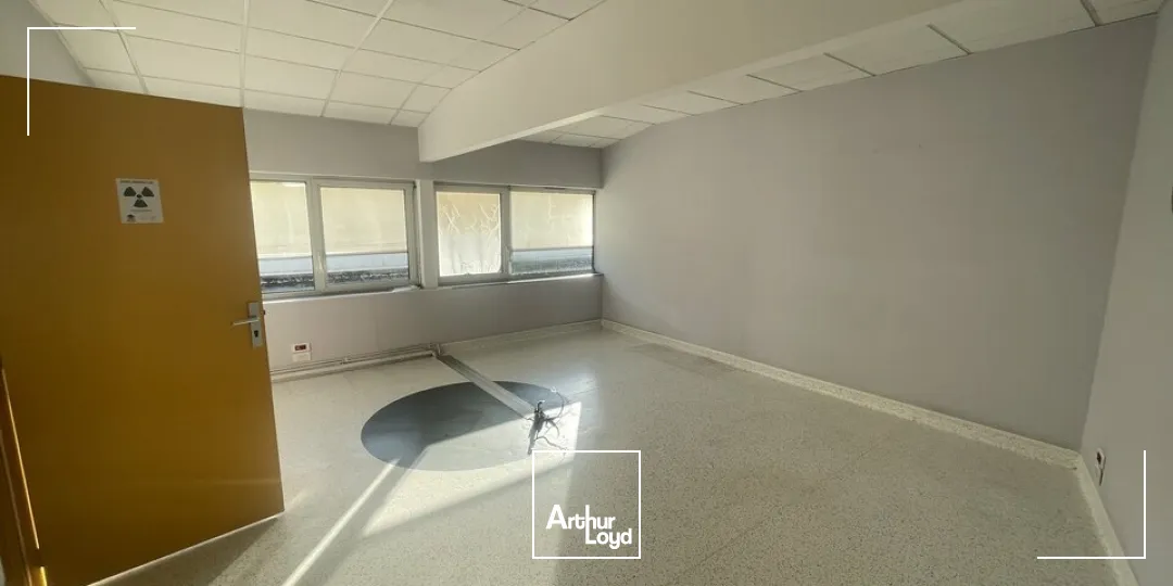 A VENDRE POITIERS CENTRE VILLE CITEE JUDICIAIRE - BUREAUX 115m² + STATIONNEMENT