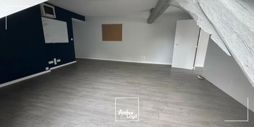 TOURS HYPER CENTRE GARE BEL ADRESSE - A LOUER BUREAUX DE 85 M² - PARKING A PROXIMITE