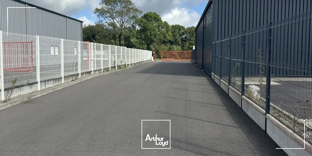 A louer local d'activité à St AIGNAN GRANDLIEU