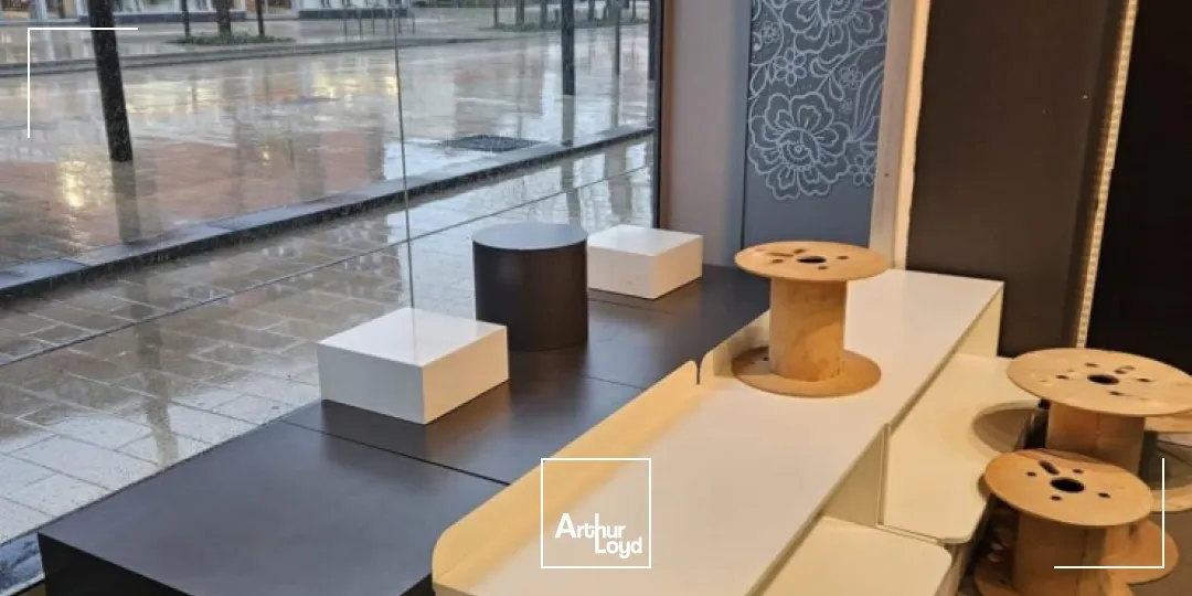 Local disponible via une cession de droit au bail dans le centre de Dunkerque. Opportunité rare! à ne pas manquer