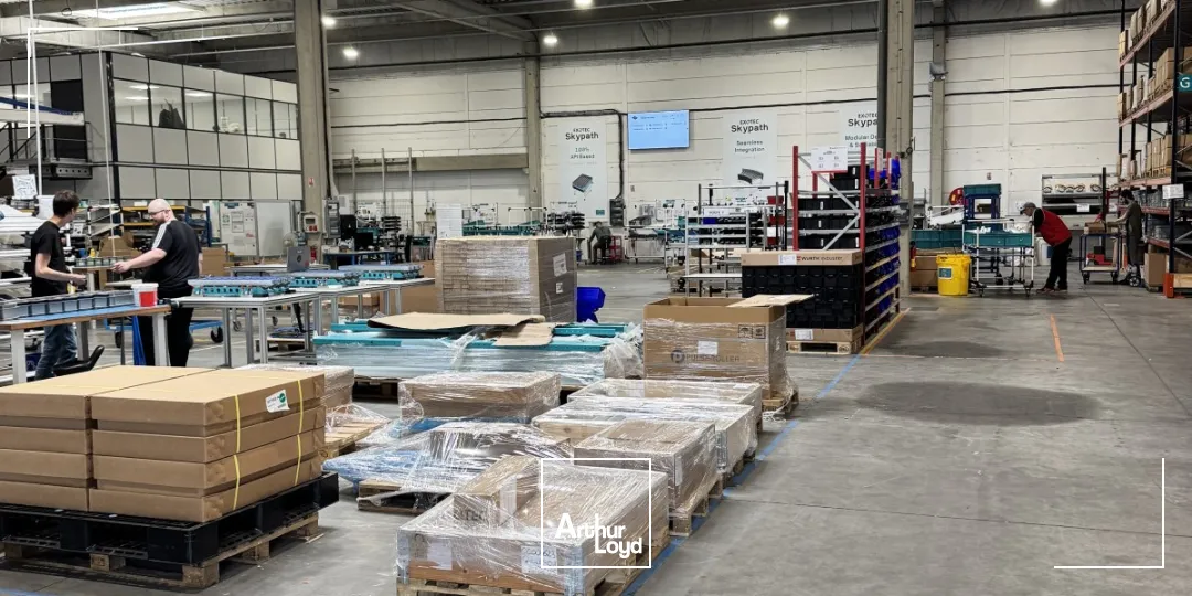 Entrepôt à louer, CROIX.