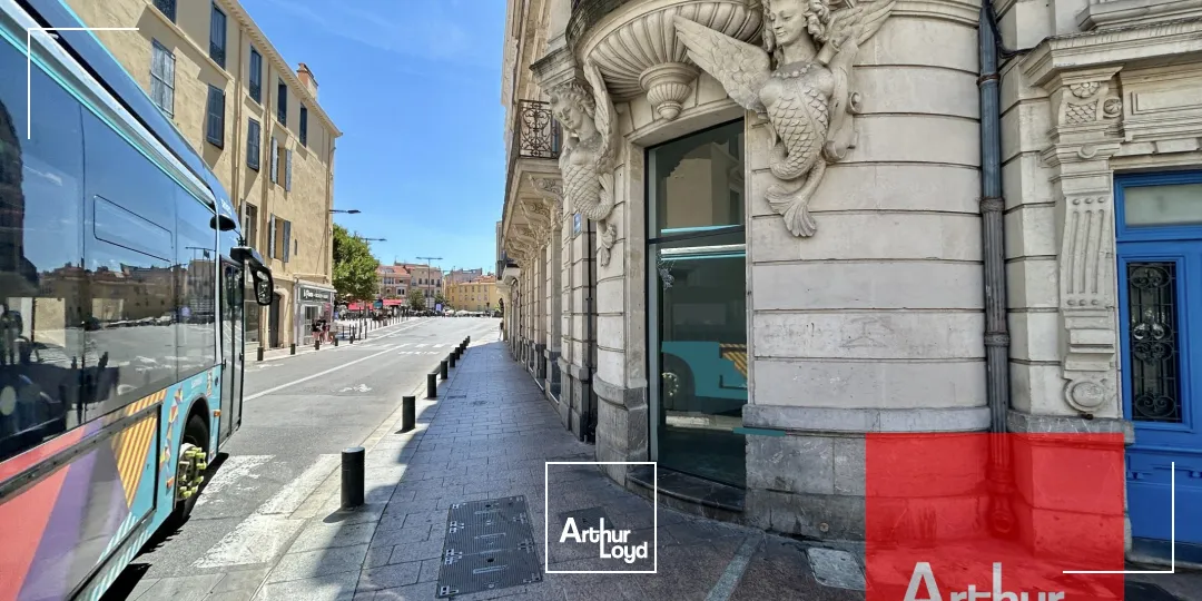 LOCAL COMMERCIAL A LA VENTE - IMMEUBLE DE STYLE HAUSSMANNIEN