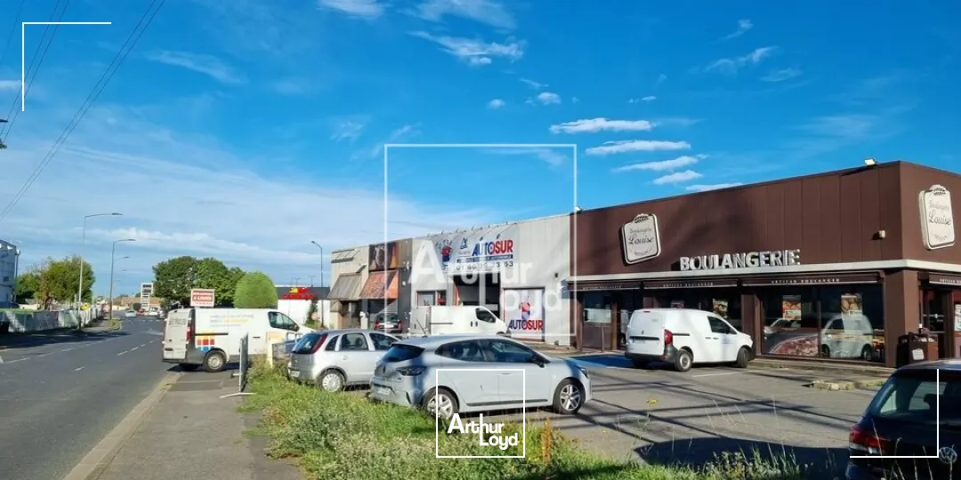 Murs commerciaux à Vendre , belle visibilité !