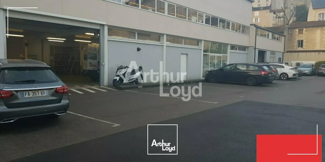 POITIERS CENTRE A LOUER 525M² LOCAL D'ACTIVITE AVEC VISIBILITE COMMERCIALE ET STATIONNEMENT