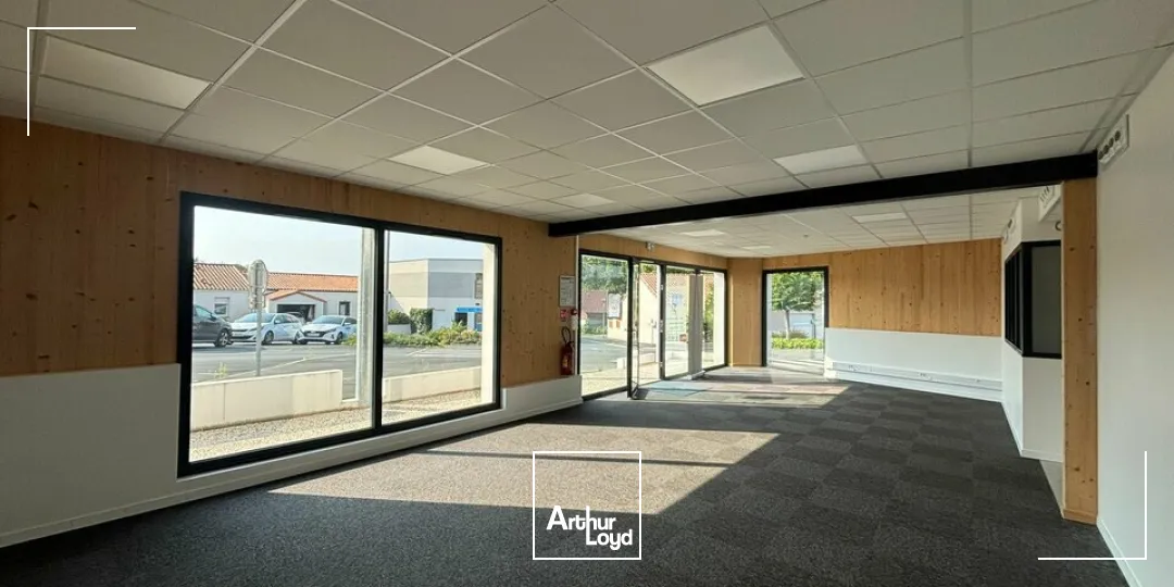 À LOUER  BUREAUX RÉCENTS ET LUMINEUX  CENTRE DE MOUILLERON-LE-CAPTIF (85)