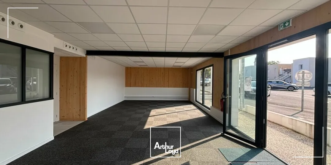 À LOUER  BUREAUX RÉCENTS ET LUMINEUX  CENTRE DE MOUILLERON-LE-CAPTIF (85)