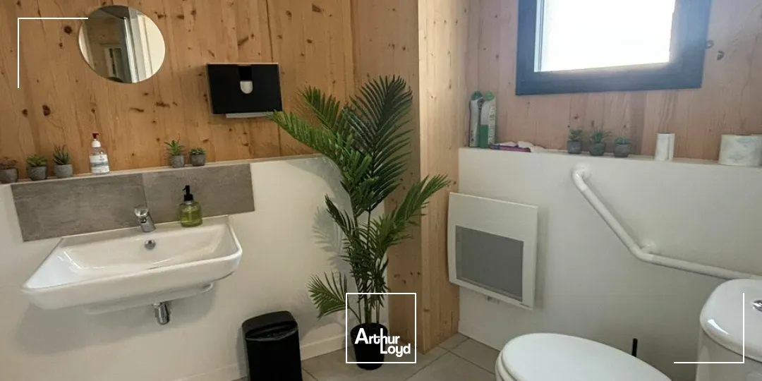 À LOUER  BUREAUX RÉCENTS ET LUMINEUX  CENTRE DE MOUILLERON-LE-CAPTIF (85)