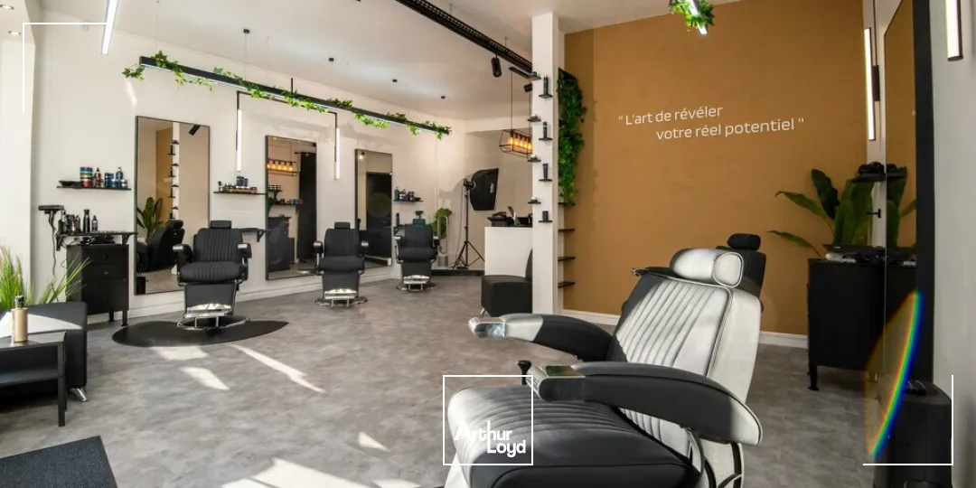 À LOUER - LOCAL COMMERCIAL - 77 M² - POITIERS CENTRE VILLE - VISIBILITÉ ET PARKINGS