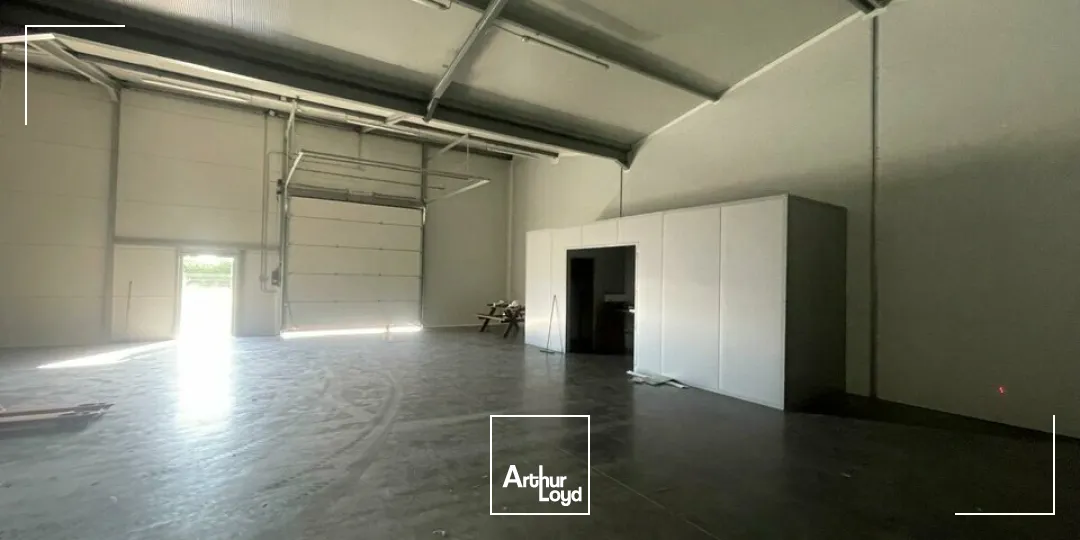 LOCAL D'ACTIVITE DE 300M² - MONTAIGU - A LOUER