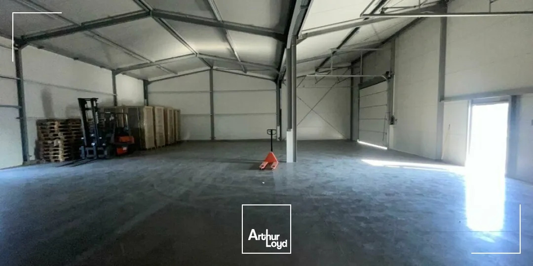 LOCAL D'ACTIVITE DE 300M² - MONTAIGU - A LOUER