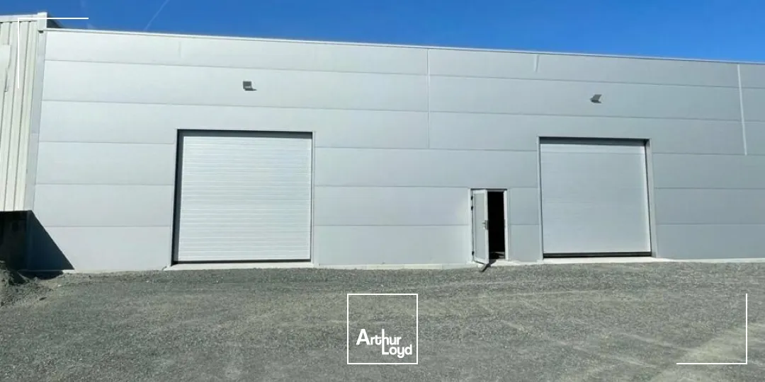 LOCAL D'ACTIVITE DE 300M² - MONTAIGU - A LOUER