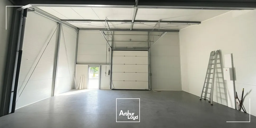 LOCAL D'ACTIVITE DE 200M² - MONTAIGU - A LOUER