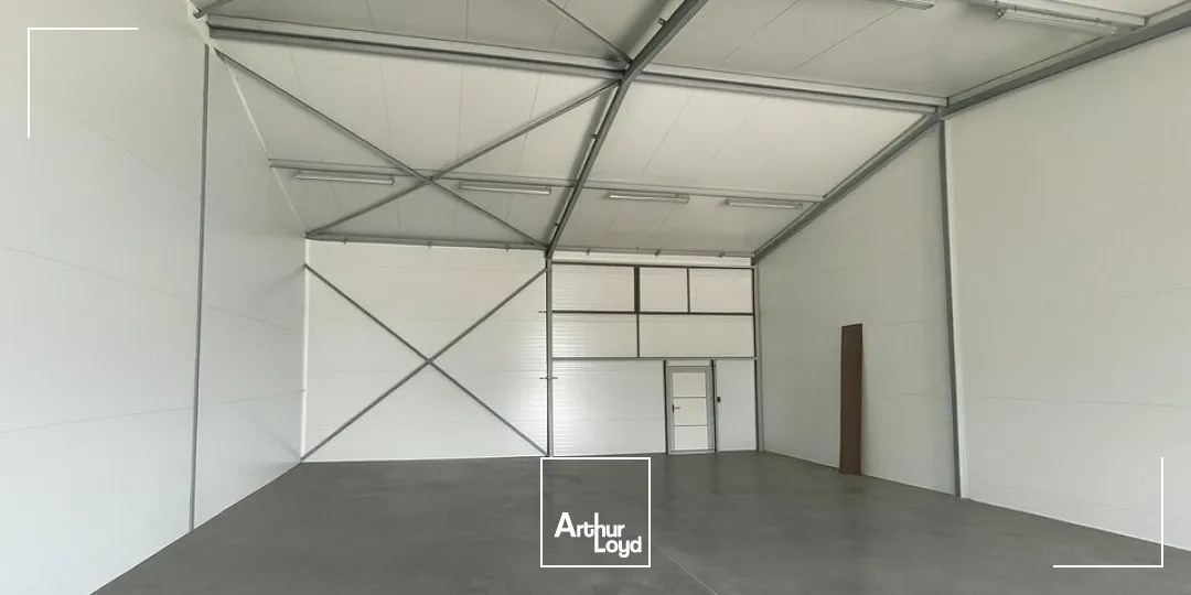 LOCAL D'ACTIVITE DE 200M² - MONTAIGU - A LOUER