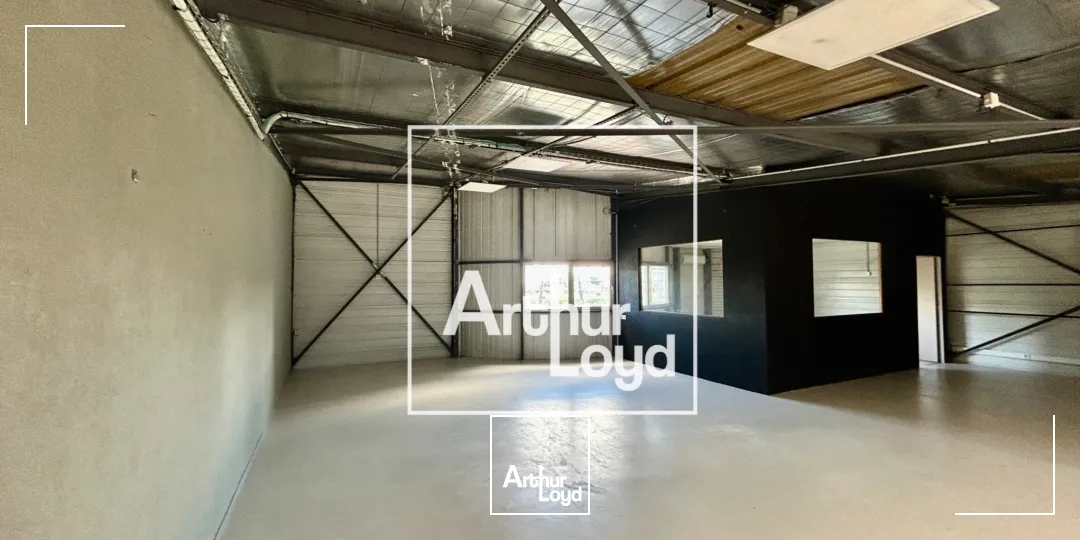 À louer - Local commercial 208 m² avec showroom, mezzanine, parkings - ZAC dynamique secteur Baillargues