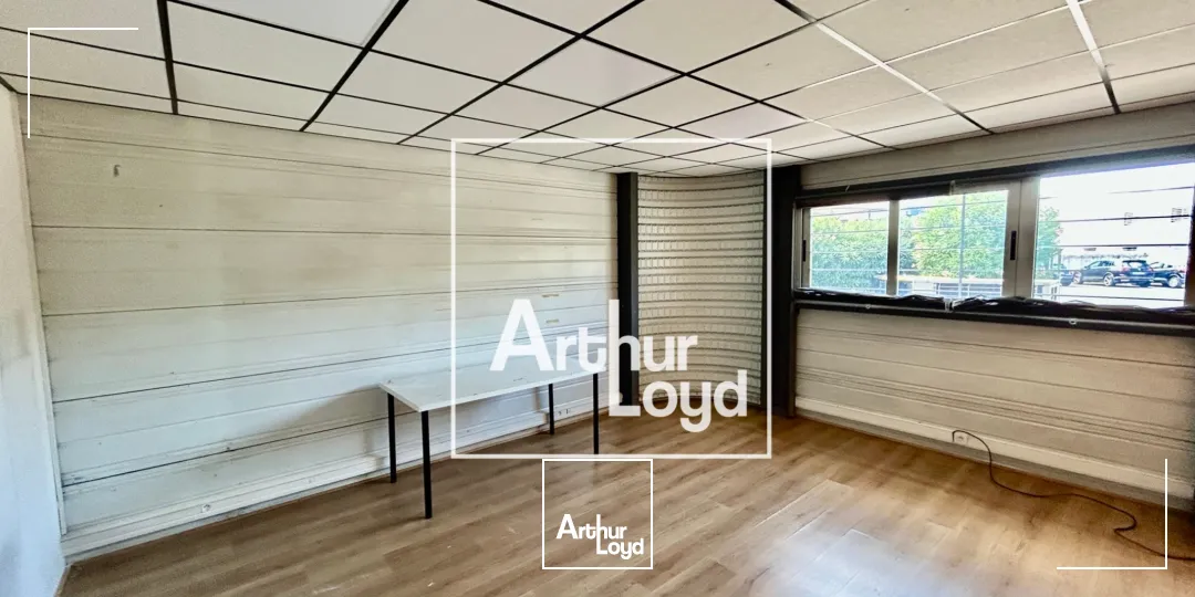 À louer - Local commercial 208 m² avec showroom, mezzanine, parkings - ZAC dynamique secteur Baillargues