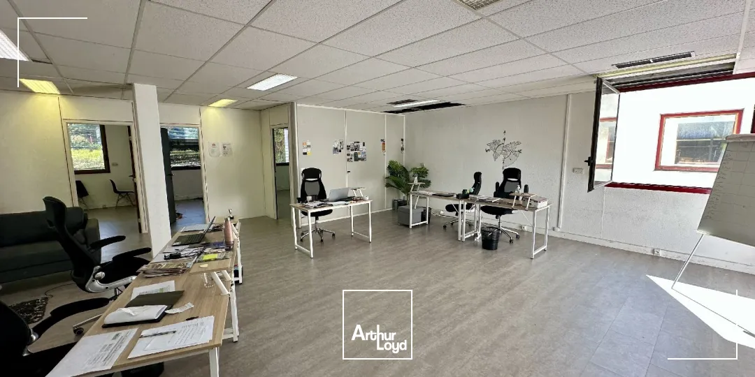 EXCLUSIVITÉ - BUREAUX À LOUER AU RDC D'UN IMMEUBLE TERTIAIRE